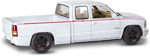 Miniatura 4 de Revell 14538 '99 Chevy Street Silverado Street Pickup 125 Escala 125 150 piezas Nivel de habilidad 4 Modelo Kit de construcción de camiones