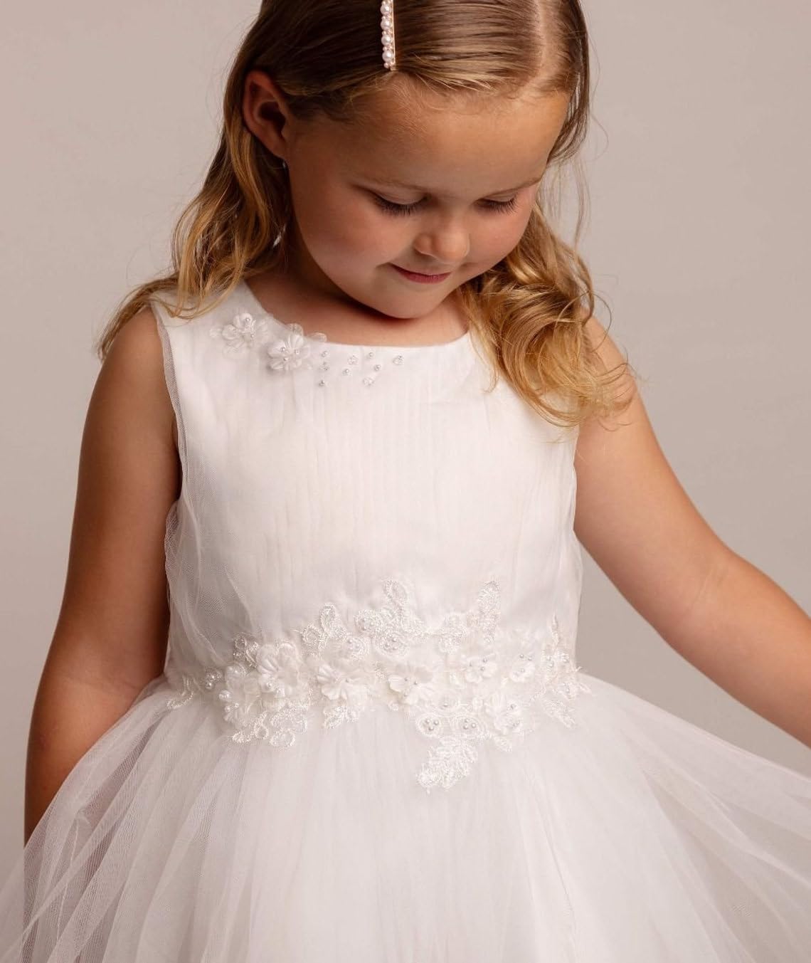 SIRRI Elegantes elfenbeinfarbenes Tüllkleid mit Blumenapplikationen, perfekt für formelle Anlässe