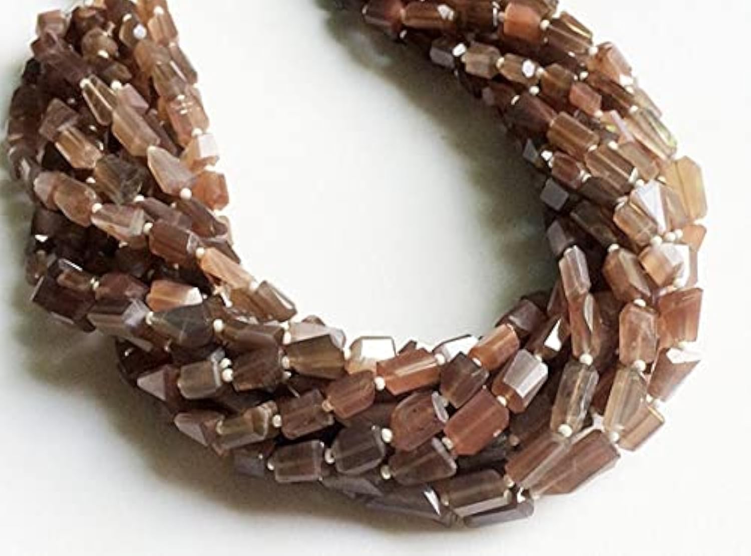 Collier en pierre de lune naturelle chocolat pour sublimer vos tenues bohèmes au quotidien
