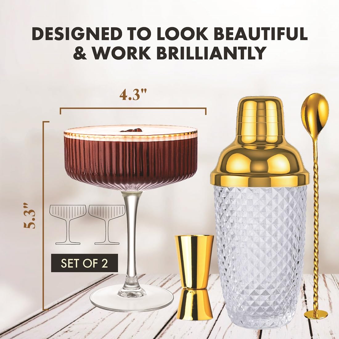 Vemacity Ensemble d'outils de bar de luxe | Shaker à cocktail en verre de 425,2 g + verres à martini expresso et accessoires de cocktail dorés : cuillère, doseur (shaker à cocktail doré + verres