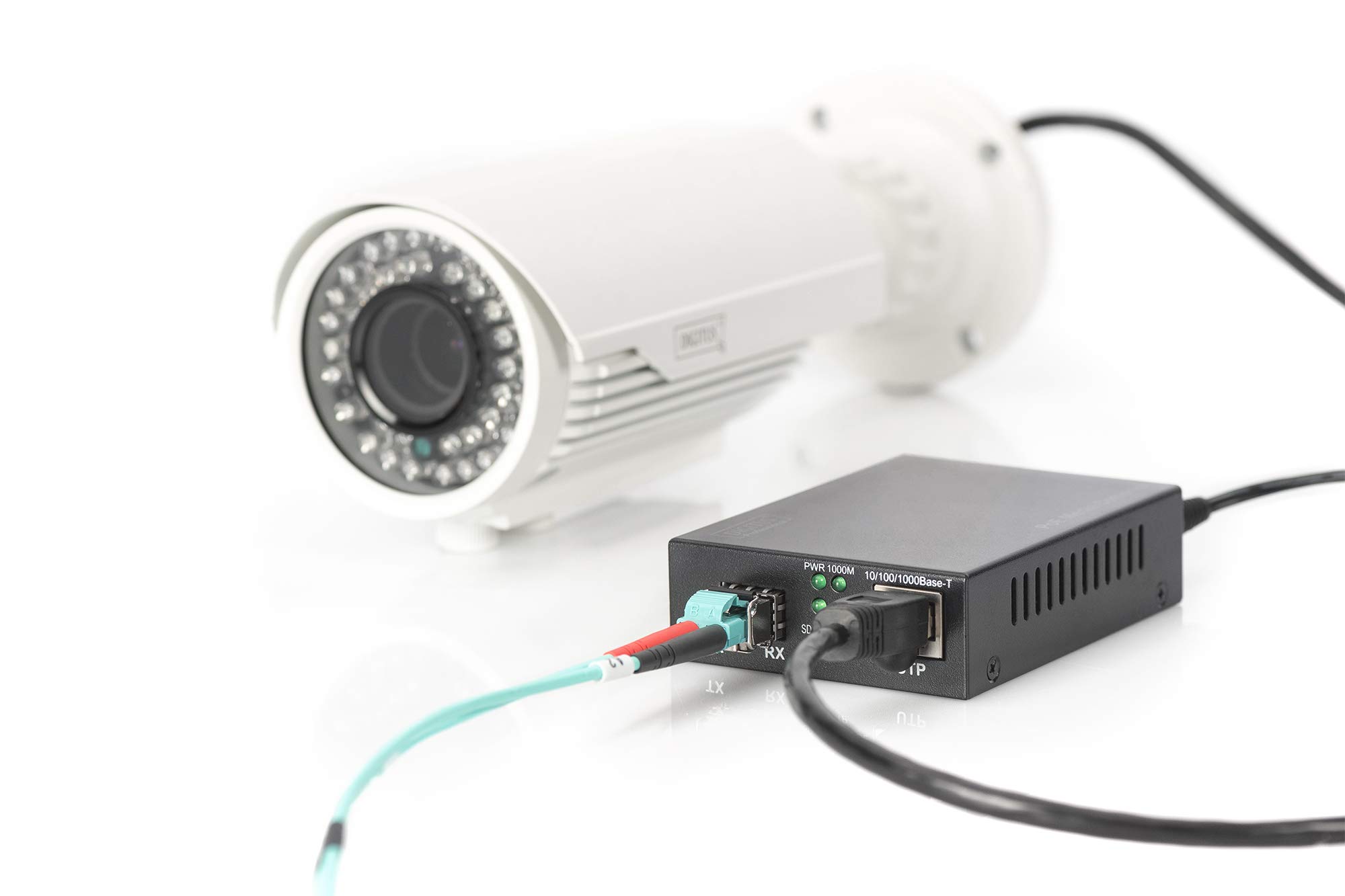 DIGITUS Convertisseur de média - SFP Port - Gbit Ethernet - RJ45 / SFP 1000Base-LX - Avec PoE Injector - Noir