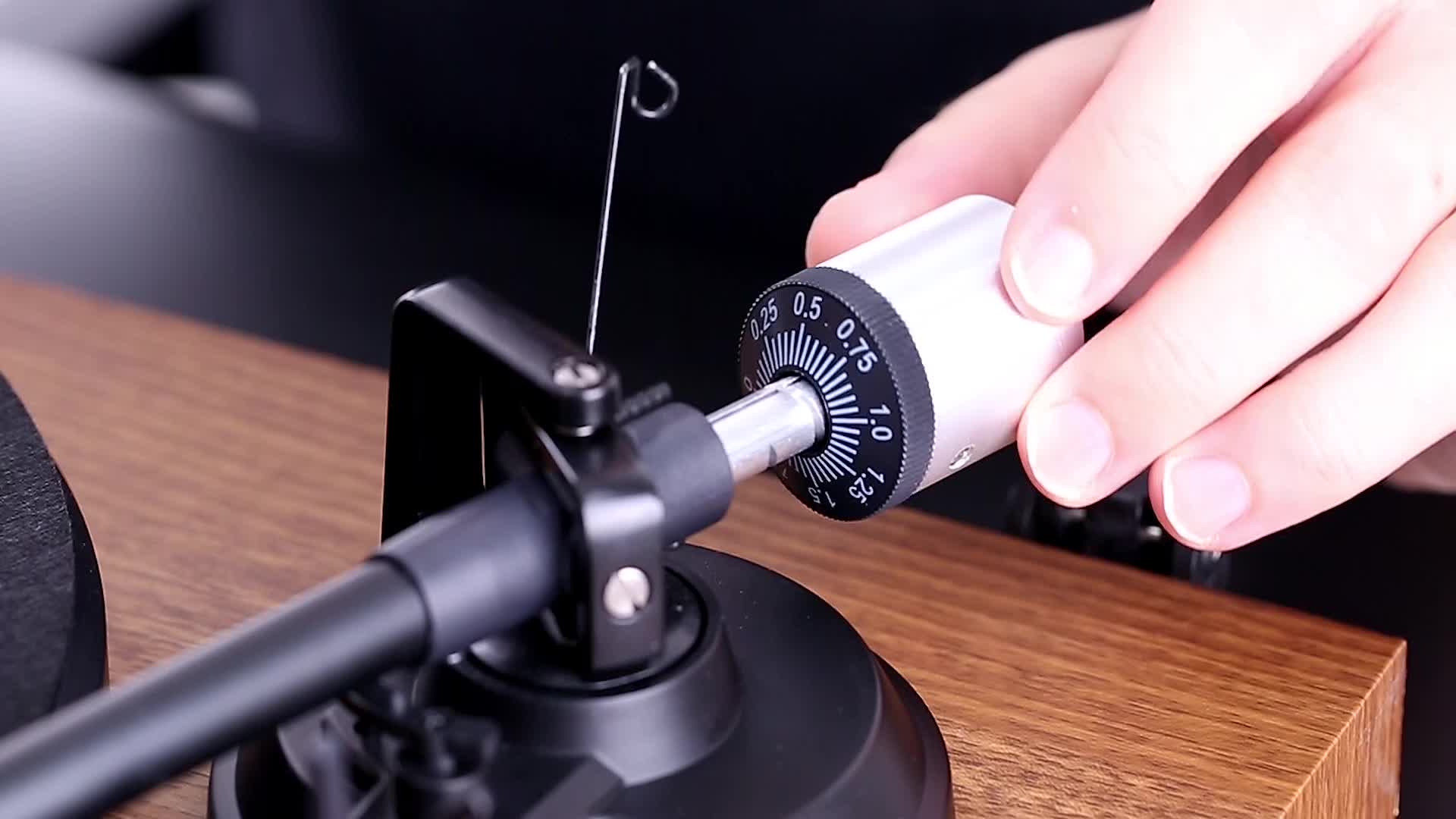 Moderner Plattenspieler Mit Lautsprechern - Bluetooth & Riemenantrieb