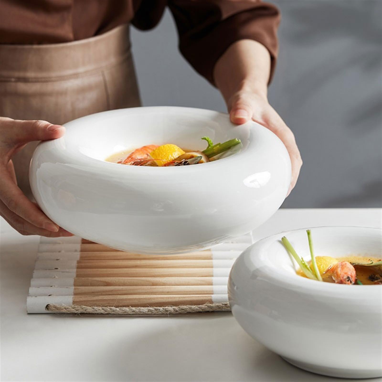 Nowoczesne talerze obiadowe kreatywny hotel restauracja ceramiczna spersonalizowana zastawa stołowa prosty biały talerz obiadowy wysokotemperaturowy ceramiczny talerz deserowy serwis