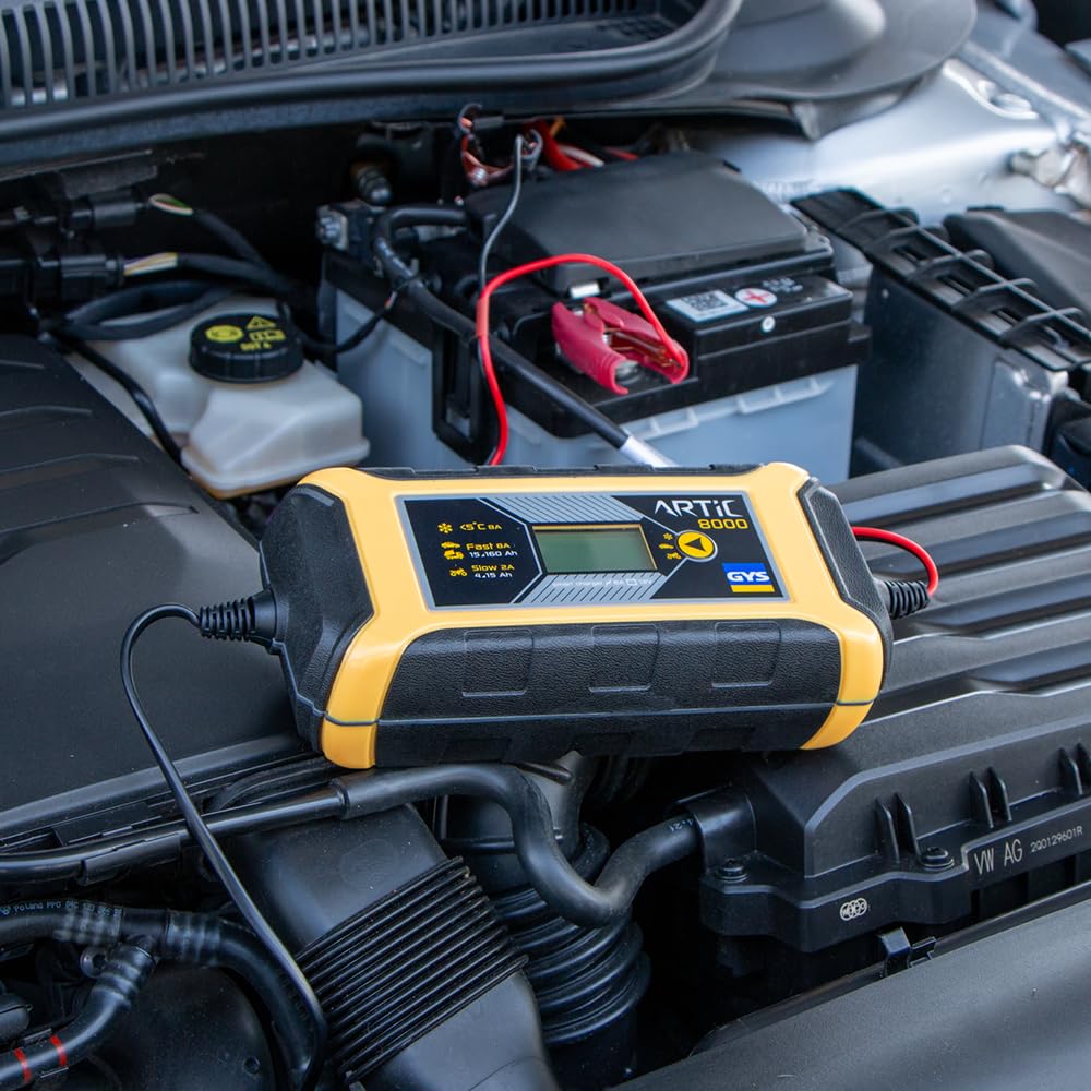GYS - Artic 8000 – Chargeur de Batterie Inverter – (12V) 2/8 A – Idéal Voitures Citadines, Motos, Jet-Skis et Véhicules de Collection – Livré avec Pinces et Cosses de Connexion