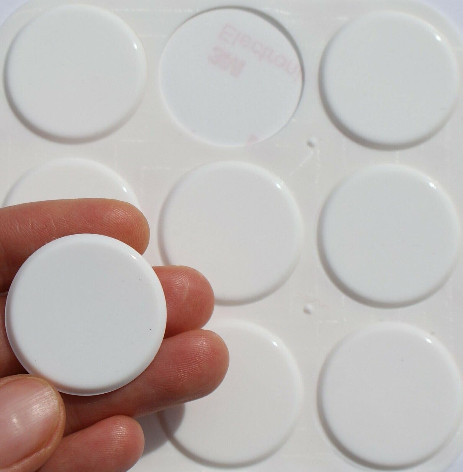 large RUBBER FEET ~ 30mm x 2mm ~ Self Adhesive STICKY PADS Dots STOPPERS Bumpers ~ Anti Bang Anti Scratch Furniture Protectors ~ Clear, Black, White (100, White)