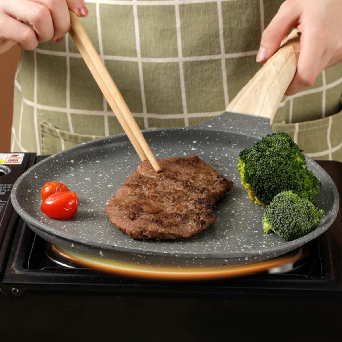 Antihaft pfanne mit Holzgriff Kratzfeste Hitzebeständige Bratpfanne für Fettfreies Braten und Backen Vielseitige Flache Pfanne für Kuchen Pfannkuchen und Crepes