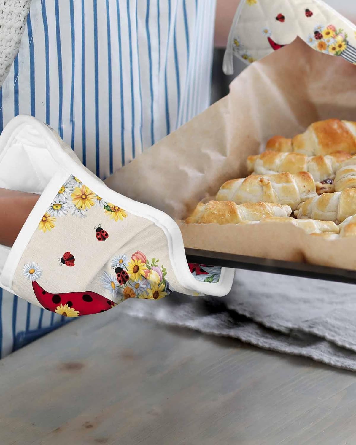 Pot Holders with Pockets, Heat-Resistant Hot Pads for Kitchen, Idyllic Summer Gnome Flowers and Ladybugs Burlap Texture Oven Mitts Pot Holders Sets Potholders for Baking Cooking Pack of 5