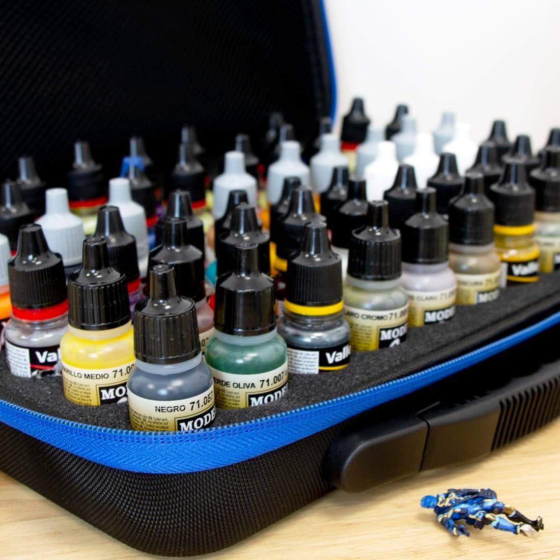 Hartem - Alcohol Ink Storage Case and Acrylic Paints Organizer for Modeling and Miniatures | Capacity for 60 Bottles | Foam Insert, Inner Pocket, and Double Zipper Closure