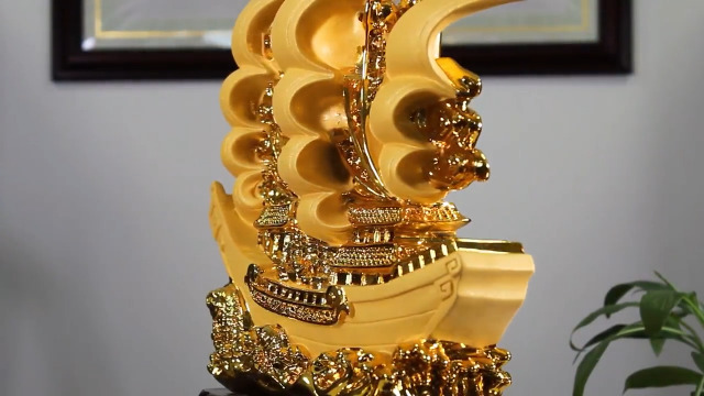 Estatua de Barco a Vela Feng Shui Dorada miniatura 7