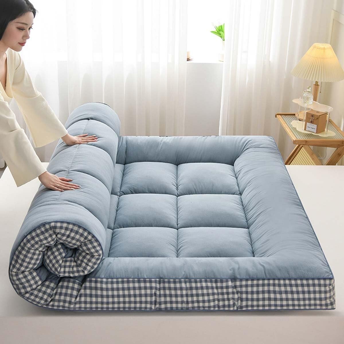 Bardzo gruby składany materac futon, miękkie i oddychające składane łóżko kempingowe, przenośny śpiworek do sypialni i akademika, idealny do podróży i użytku gości.