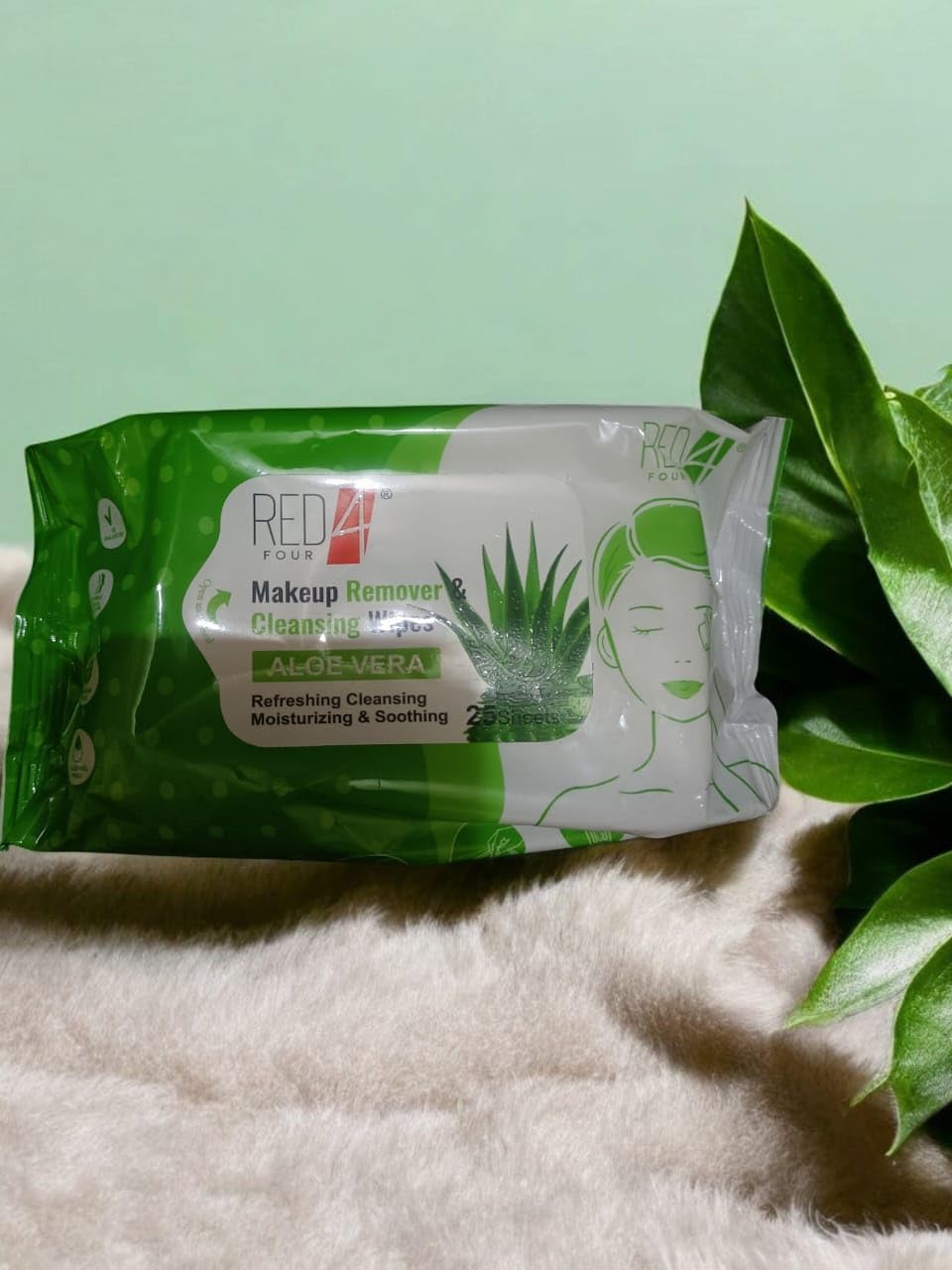 Clean & Glow Makeup Remover Wipes | Face Cleansing Wipes | Hydrating & Refreshing Makeup Remover Wipes (Aloe vera, 25 Sheets)-image-30