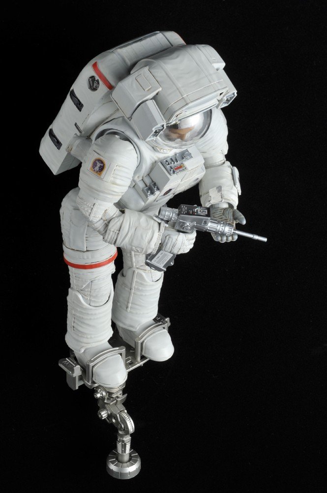 Amazon | 1/10 ISS船外活動用宇宙服 | プラモデル 通販