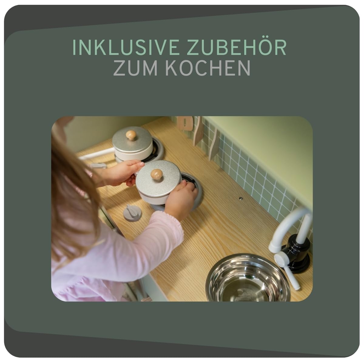 Bandits & Angels Holz-Kinderküche XL Modern Green ab 3 Jahren – Thekenhöhe 52 cm – Inkl. 5 Zubehörteile - Für Jungen und Mädchen - Kinderküche - Spielzeugküche - Grüne Spielküche