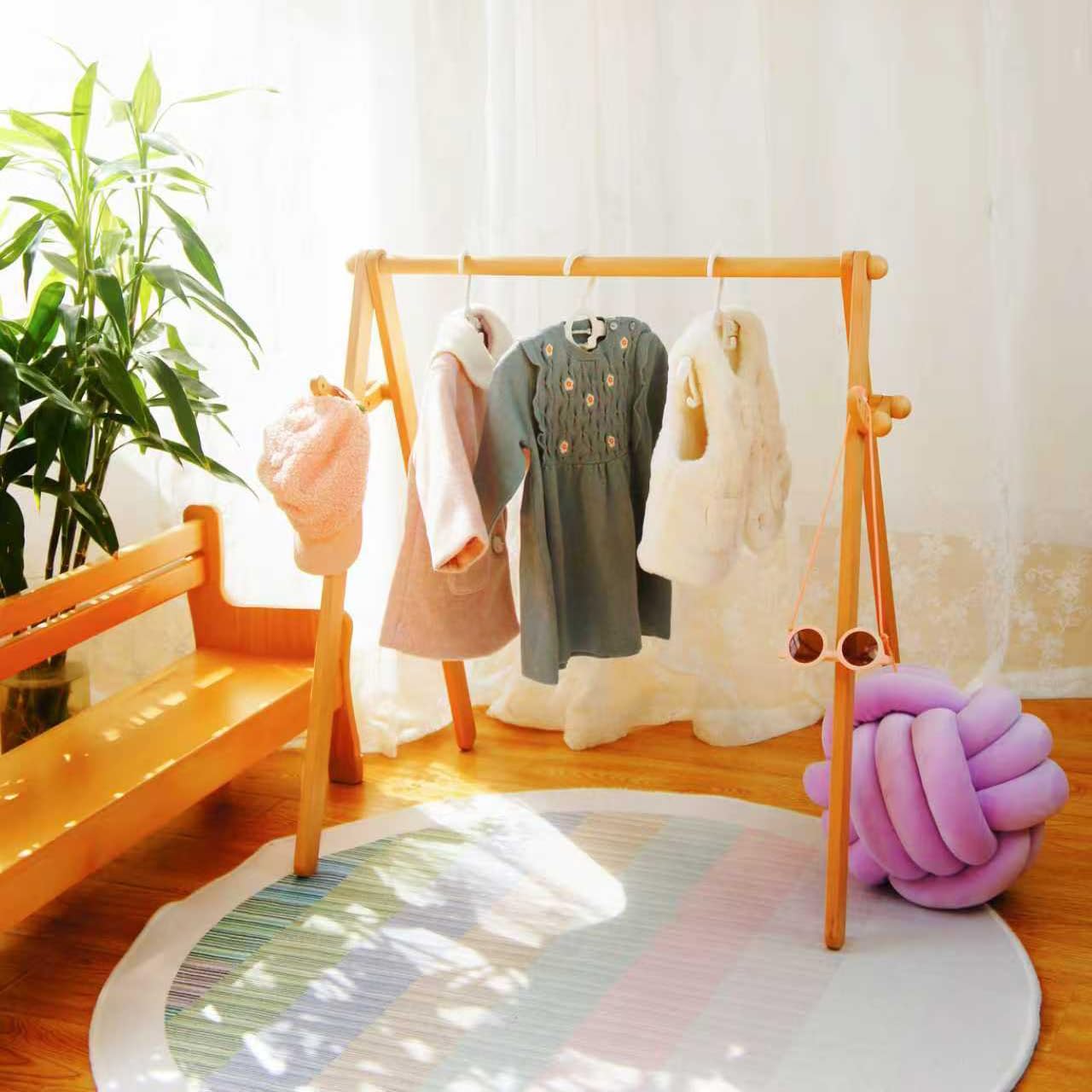 Montessori Baby Spielbogen Holz, 2-in-1 Spieltrapez & Kinderkleiderständer aus Buchenholz, stabiles Fitness-Frame für Neugeborene, Natur