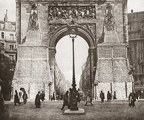 World War I St Denis Nthe Base Of The Porte Saint-Denis In Paris France Being Loaded With Sandbags To Protect It Against Bombardment From Aerial Raids And Cannon Fire During World War I Photograph C19
