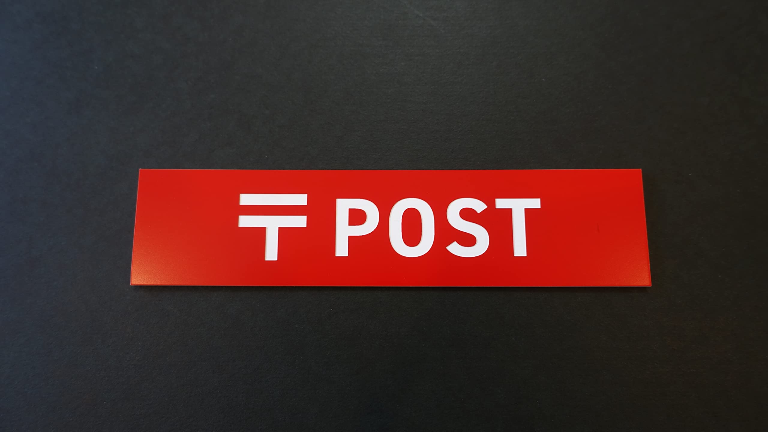 Amazon.co.jp: サインプレート 【 〒 POST 】 レッド（文字色：白