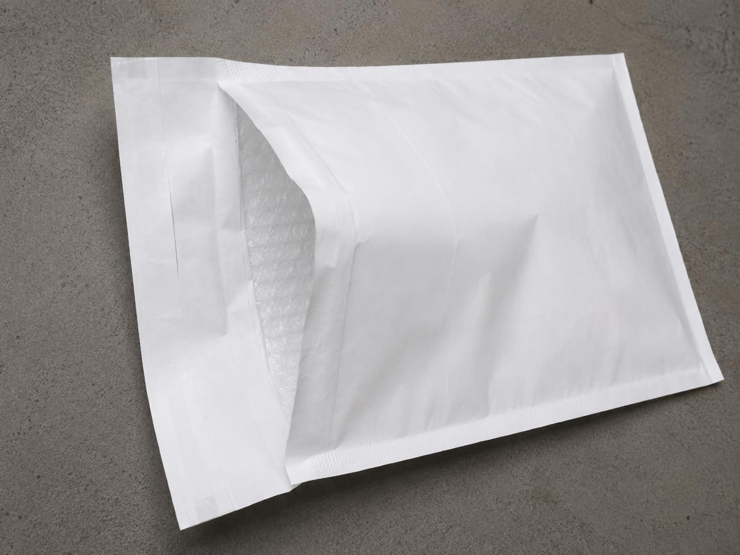 Pack de 600 Sobres Burbuja Acolchados Blancos 200 x 275 mm D/4 – Protección Antigolpes para Envíos Seguros, Embalaje Profesional para Tiendas Online, Logística y Ecommerce