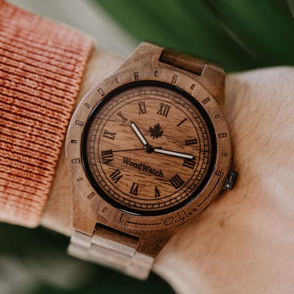 Oaklee | Ufficiale WoodWatch® | Realizzato a mano | Movimento al quarzo giapponese | Orologio resistente e antispruzzo con elegante cassa in legno Oaklee | Ufficiale WoodWatch® | Realizzato a mano | Movimento al quarzo giapponese | Orologio resistente e antispruzzo con elegante cassa in legno