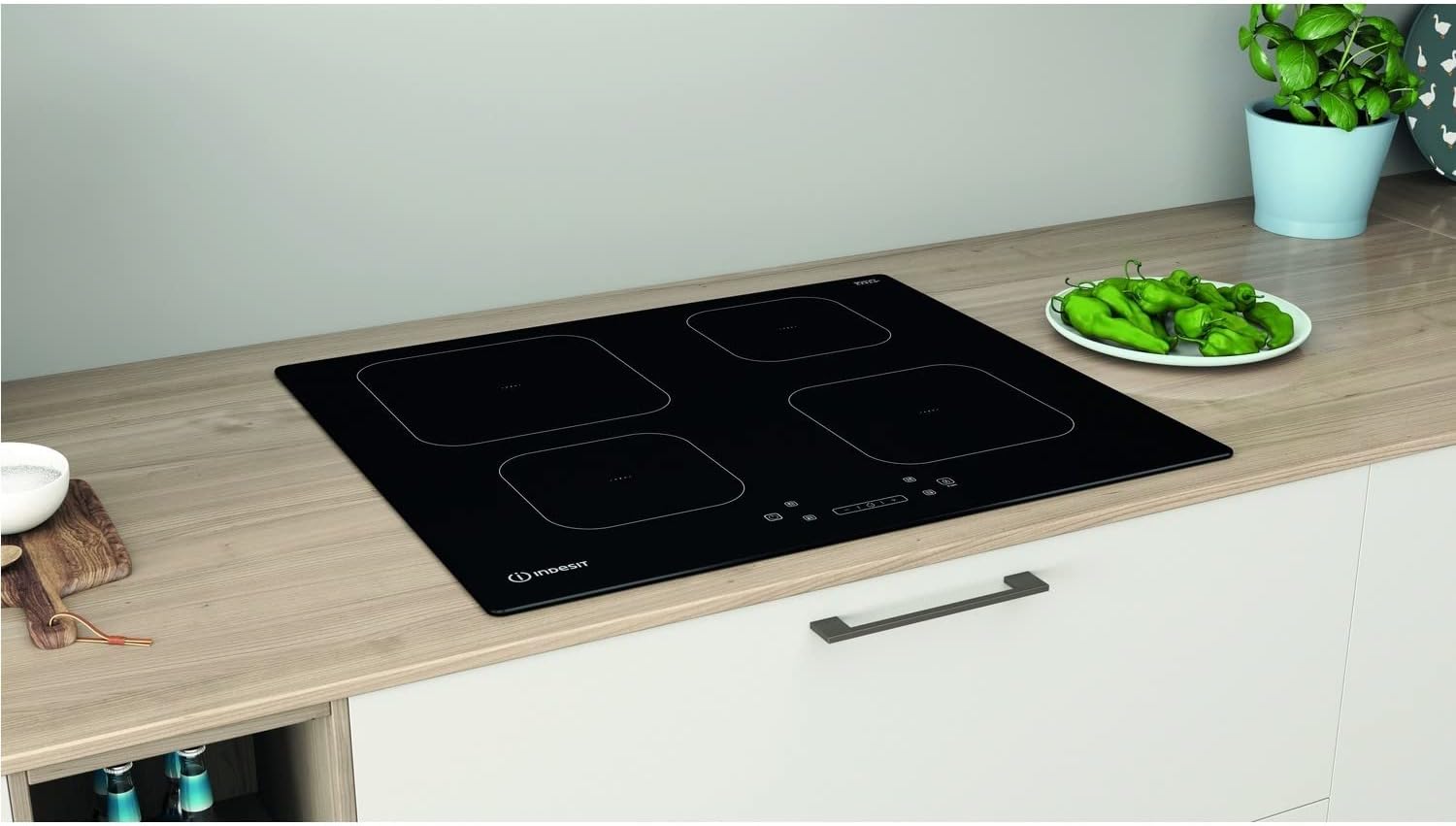 Indesit Piano INDUZIONE 60 CM 4 Zone Booster Nero IS83Q60NE Indesit Piano INDUZIONE 60 CM 4 Zone Booster Nero IS83Q60NE