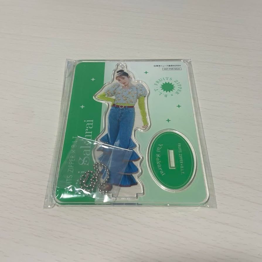 Amazon.co.jp: FRUITSZIPPER 櫻井優衣 BLTアクスタ : おもちゃ