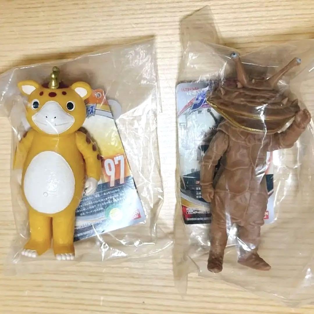 カネゴンとブースカ Amazon.co.jp: ブースカ カネゴン セット ソフビ : おもちゃ