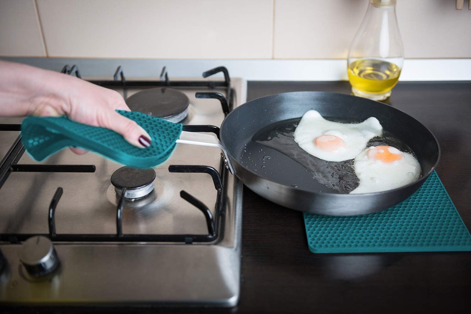 "Q's Inn Silicone Pot Holders and Trivet Mats" - Image 8