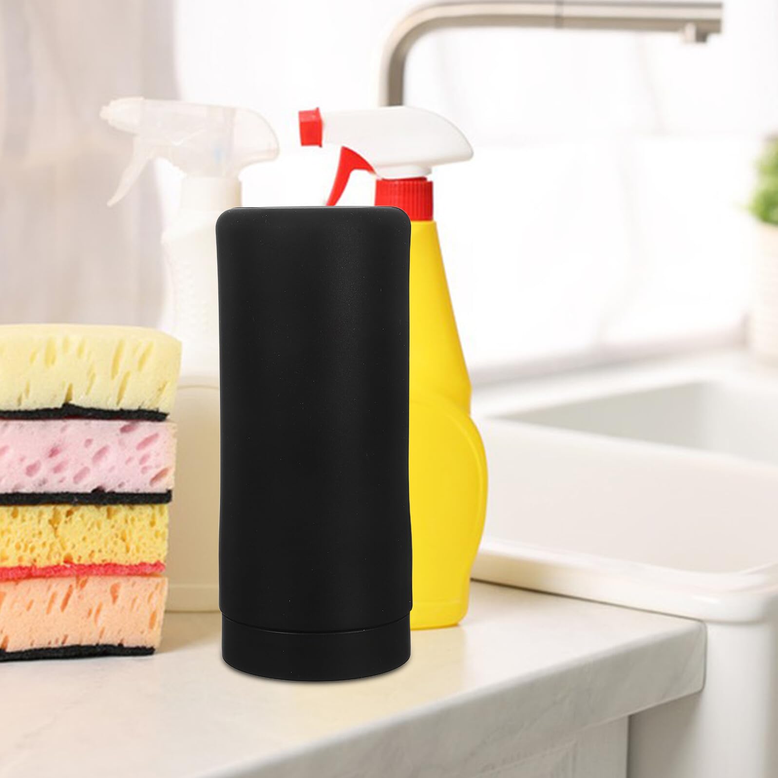 Dosatore Sapone da Lavello in Silicone Nero, Ricaricabile e Portatile | Chiusura Igienica, Antiperdita, per Cucina e Casa, Look Moderno Raffinato, Pratico da Riempire