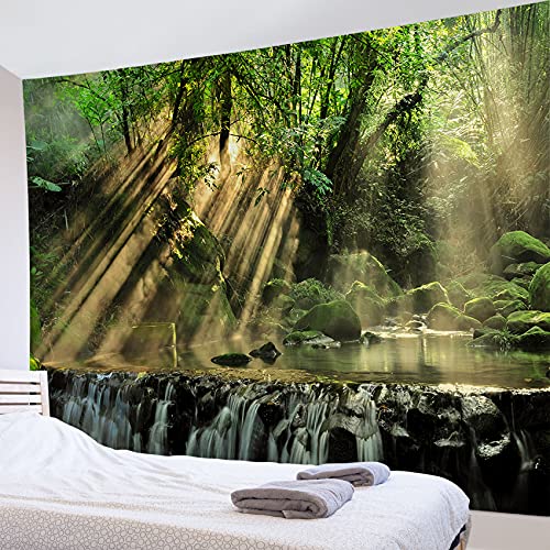 LB 森風景 タペストリー 木漏れ日と渓流 おしゃれ壁掛け 自然 グリーン 壁飾り インテリア 多機能 布ポスター 部屋飾り カーテン 間仕切り お店 気分転換 個性ギフト (150x100cm)