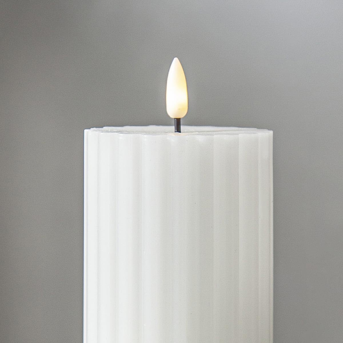 4-częściowy zestaw świec LED "Stripe", wysokość 15 cm, średnica 7,5 cm, biały, beżowy, zielony, niebieski, timer, płomień 3D
