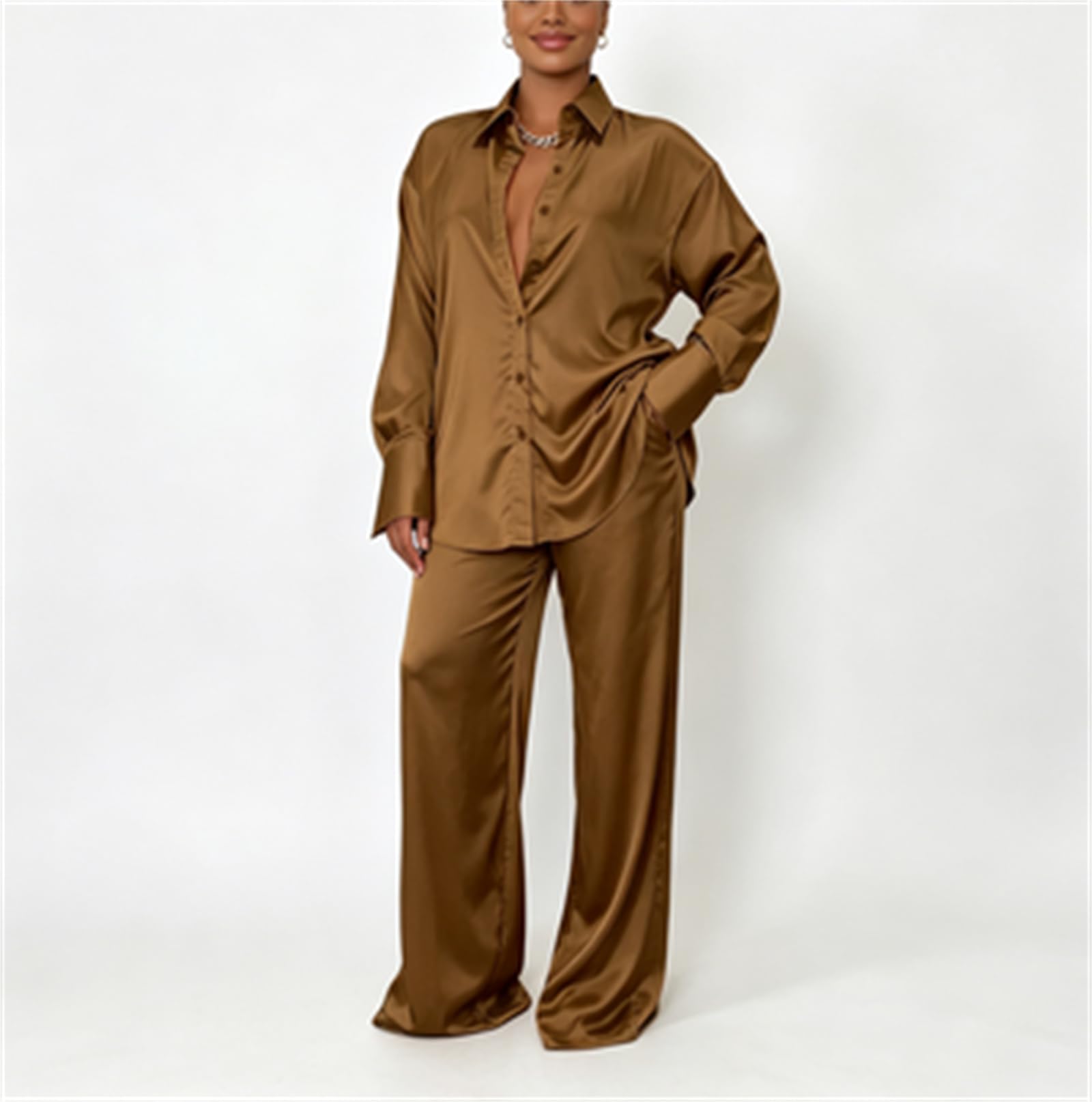 Completo Pigiama da Donna in Raso Effetto Seta (2 Pezzi): Camicia Oversize a Maniche Lunghe con Revers e Bottoni + Pantaloni a Gamba Larga – Abbigliamento da casa Morbido ed Elegante