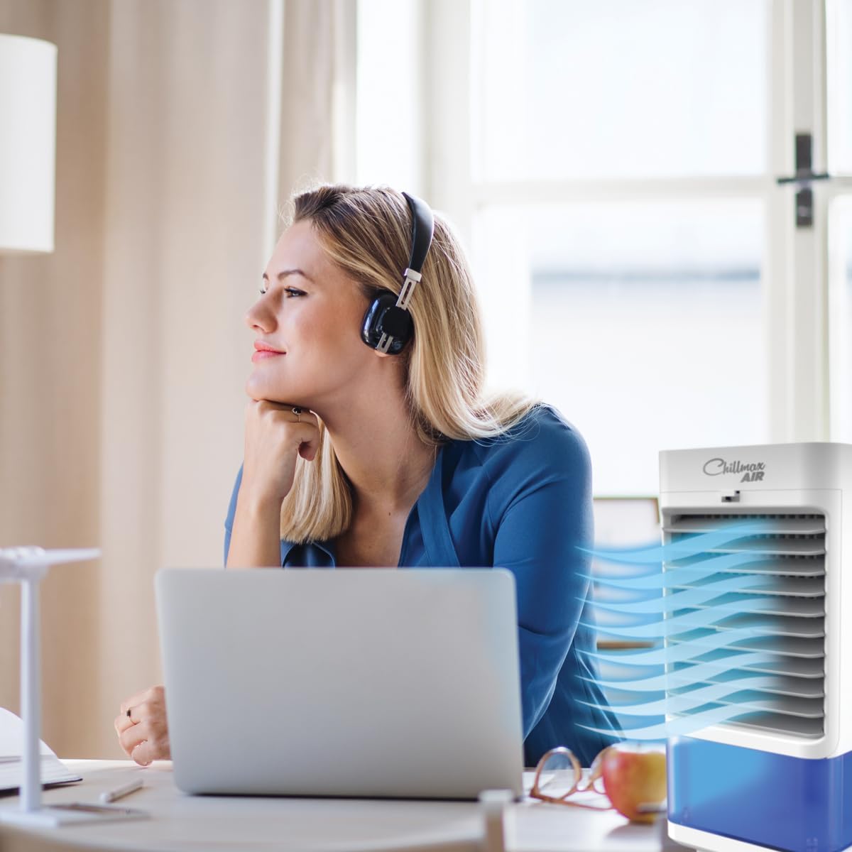 JML Chillmax Air Pure Chill XL on a desk next to a woman working on a laptop