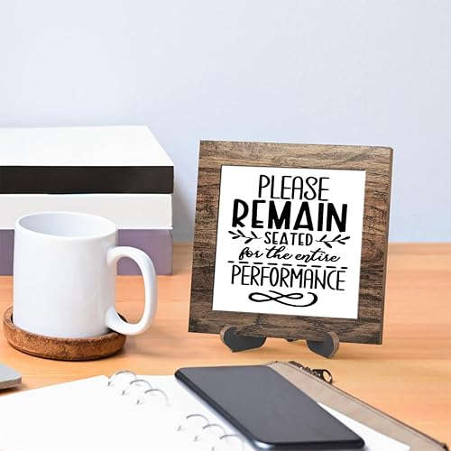 Vista 4 de Cartel de madera de regalo con soporte, por favor permanece sentado durante todo el rendimiento, decoración de placa de madera para inodoro, EN EL