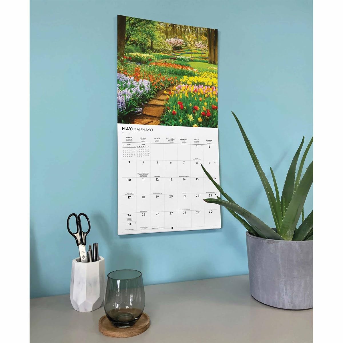 Carousel Calendars, Kalendarz ścienny In the Garden 2026, 30 x 30 cm, 16-miesięczny kalendarz z zszywanym wiązaniem