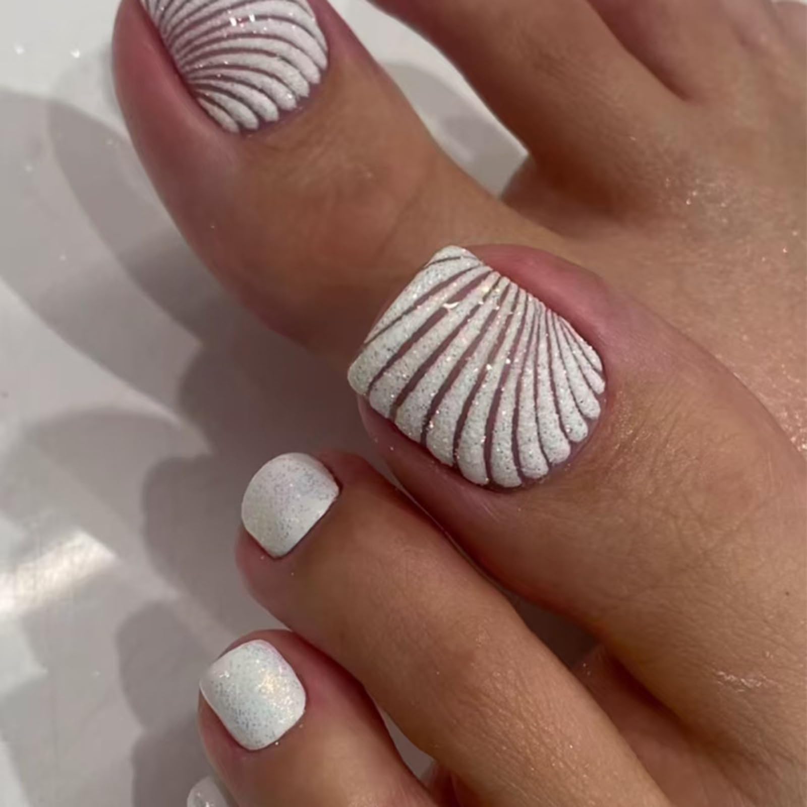 White Press on Toenails Short Square Fake Toenails Shell Pattern False Toenails with Glitter Designs Spring Summer Acrylic Toenails Shining Glue on