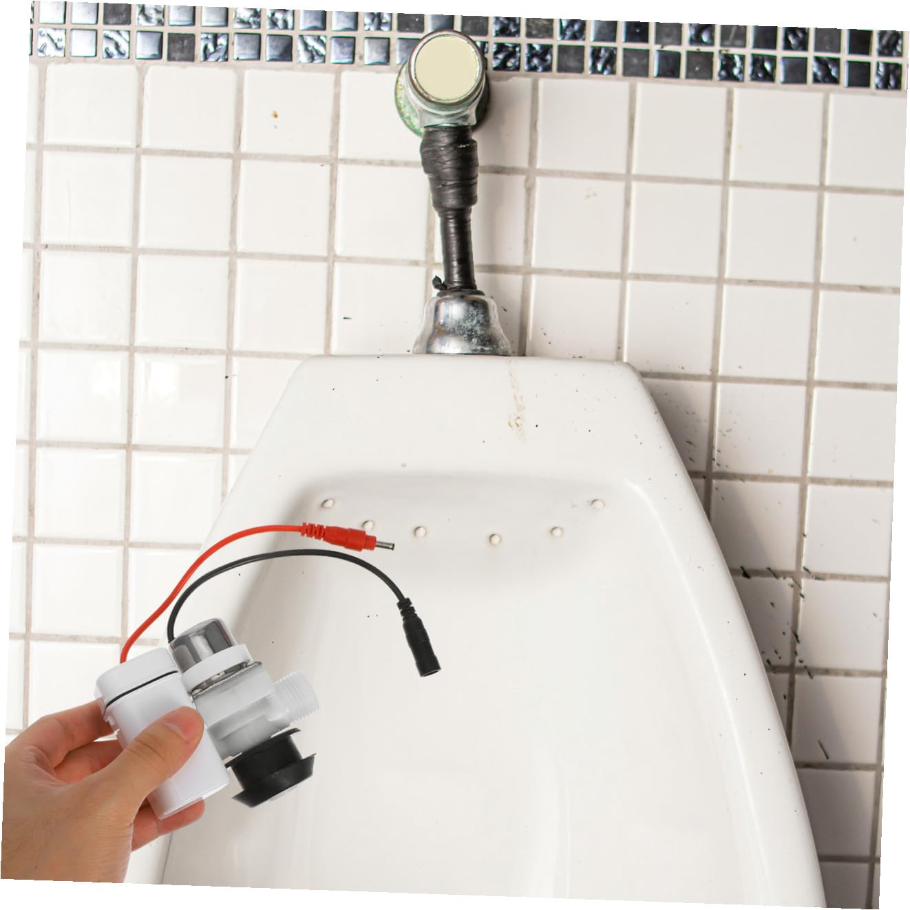 Soupape de Chasse D'urine à Capteur Intelligent, Interface Dc | Abs, Cuivre et Caoutchouc, pour Tuyaux D’eau Standard 22mm, Lot de 1 Set de Set, Usage Privé ou Public