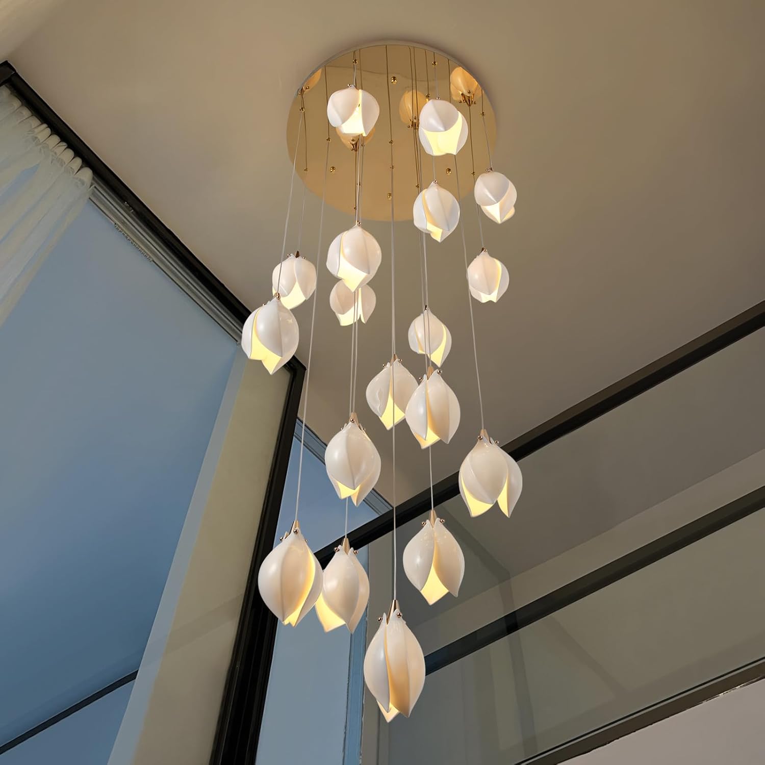 Modern Chandelier Ceramic Magnolia Petal 18-Lights Staircase Pendant Light Fixture Long Chandeliers for high Ceilings、 Living Room Foyer Hallway Villa