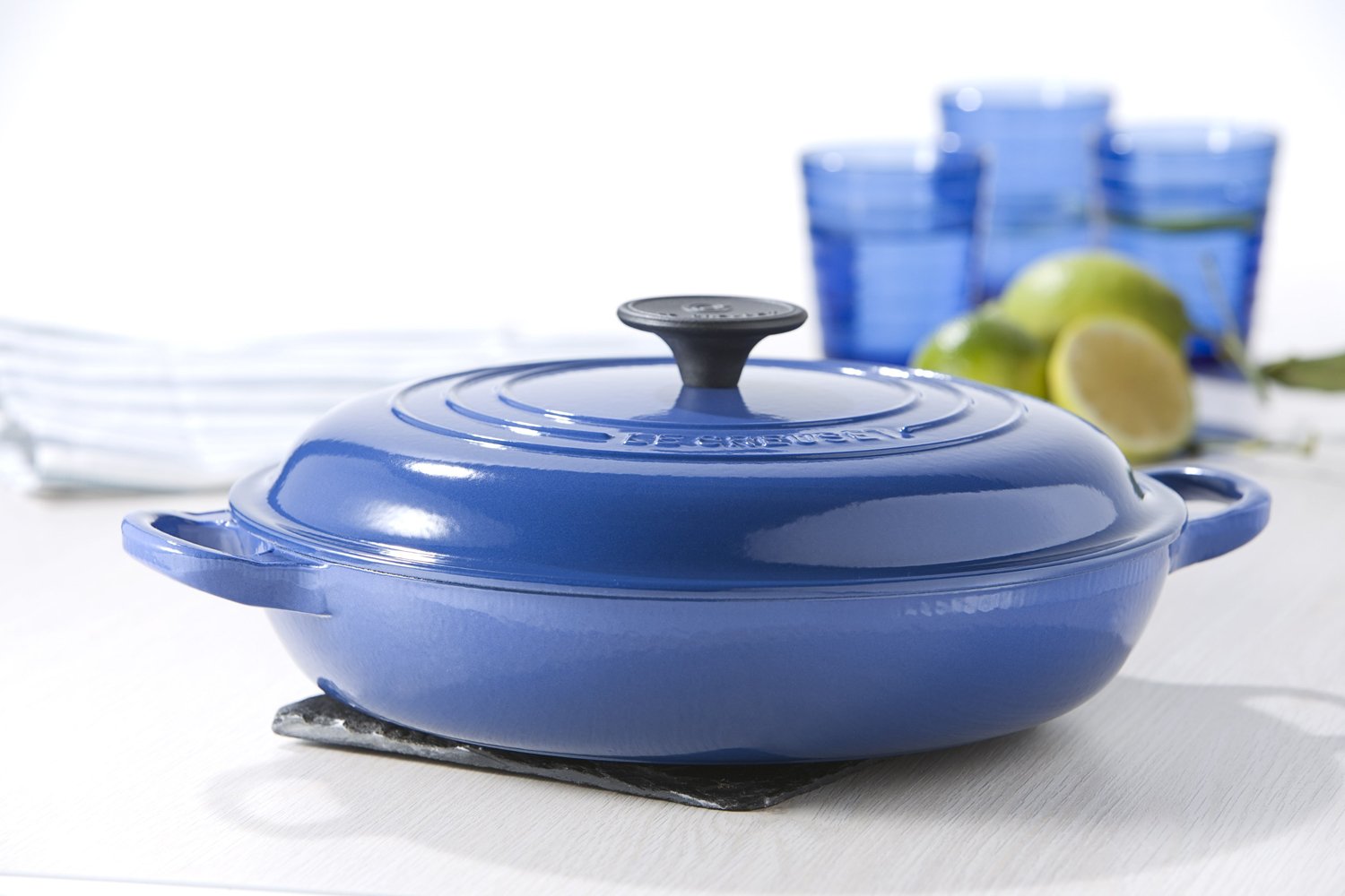 Gietijzeren Pot met Deksel - Anti-aanbaklaag, Ovenbestendig, Geëmailleerde Braadpot - Robuust Kookgerei - Blauw 4,7L - Van Nuovva