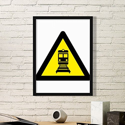 Triangle d'avertissement train jaune pour rompre la monotonie des murs - 2