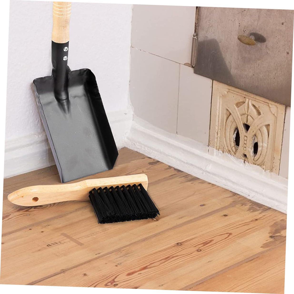 Toyvian Set Attrezzi per Caminetto Bordi Lisci Pala in Acciaio al Carbonio e Comodi da Trasportare e Spazzola in Legno Naturale per Pulizia Stufa e Casa