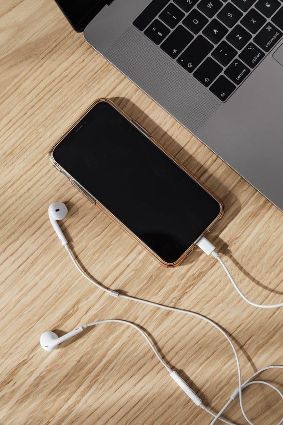 Image of [Orginal] [Apple MFi Certified] USB-C Headphones Compatible with iPhone 17 /16 /15 Series, Wired USB-C Earphones with Built-in Remote & Microphone for Music, Calls & Volume Control with Galaxy & Pixel