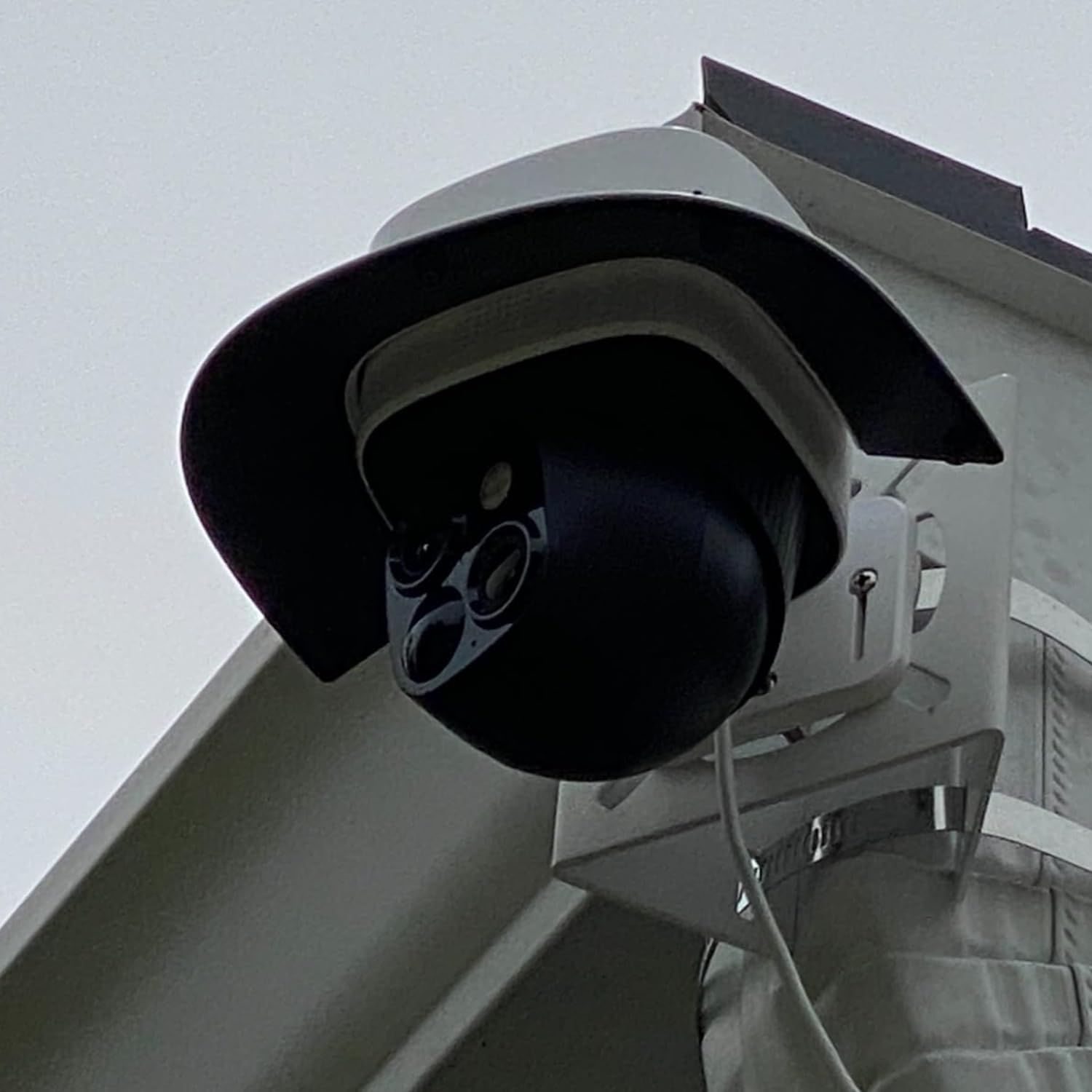 Lonnky Housse de protection contre la pluie pour appareil photo eufy SoloCam S340 - Résistante aux intempéries - Protection solaire pour caméra extérieure - Protège contre la pluie, les rayons UV et