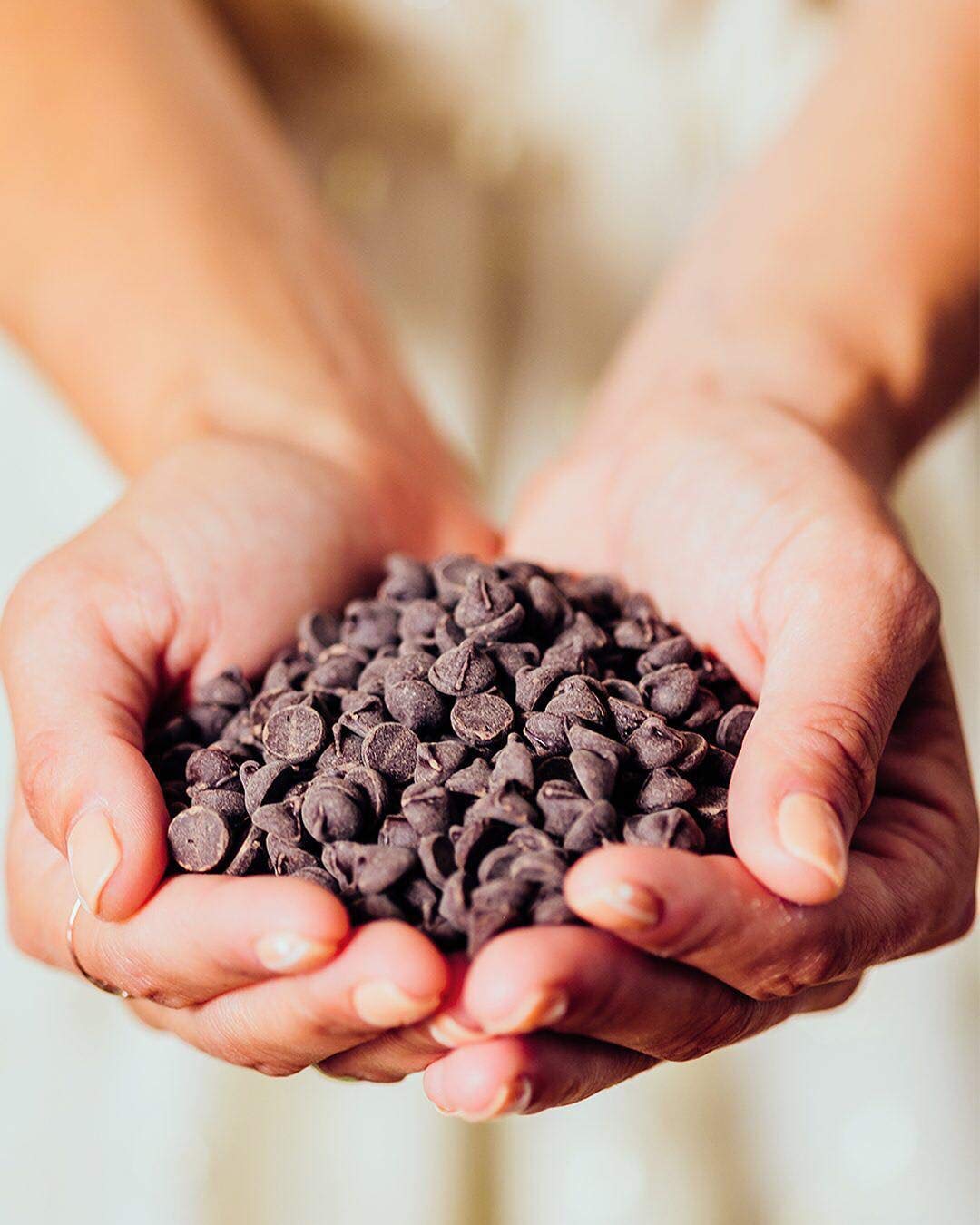LILY'S Dark Chocolate Style No Sugar Added Baking Chips, Gluten Free, Bulk, 9 oz Bags (12 Count)