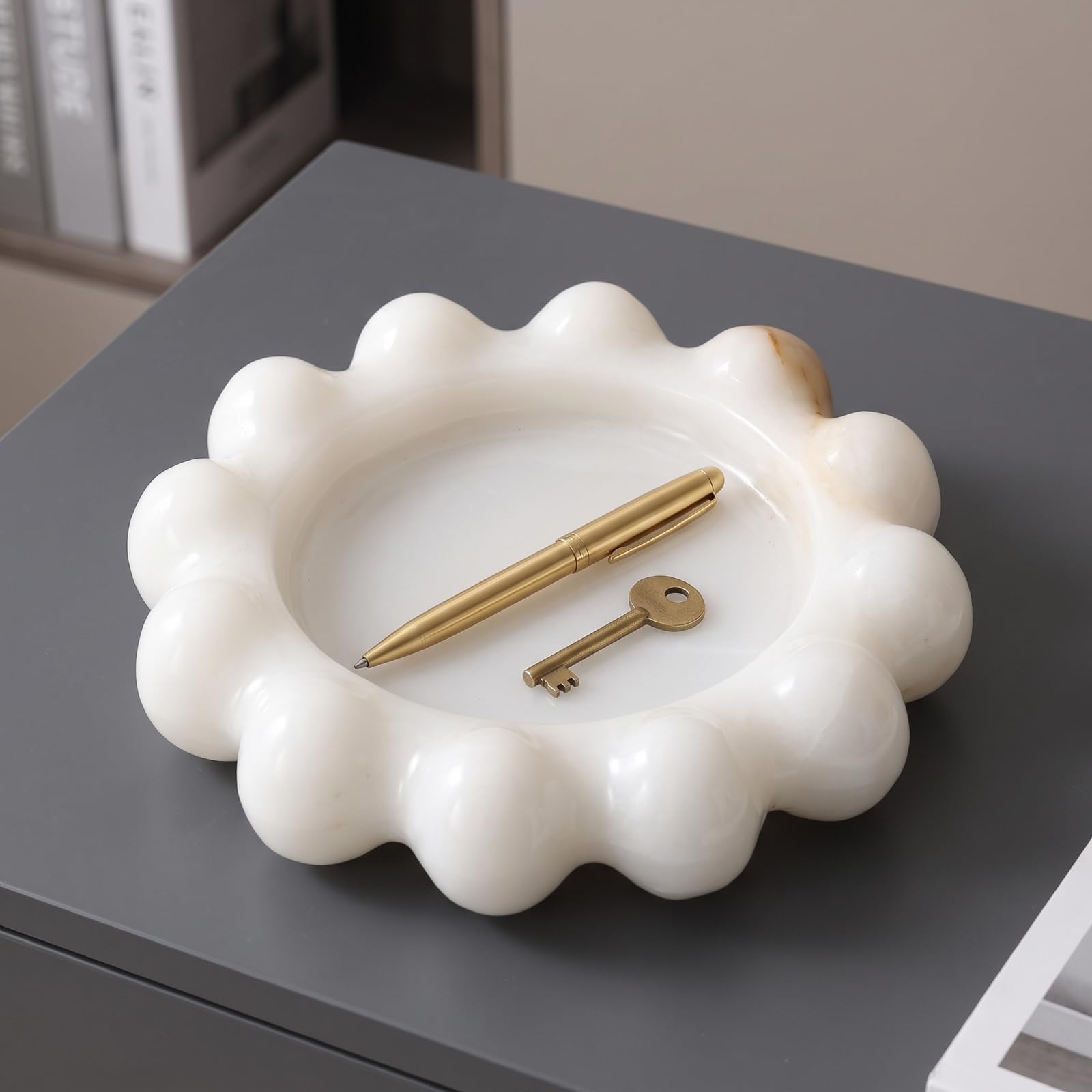 Vassoio in Marmo Scolpito | Elegante, Vassoio con Bordo Ondulato, Scultoreo, Fruttiera, per Tavolino da Caffè, Scrivania, Beige