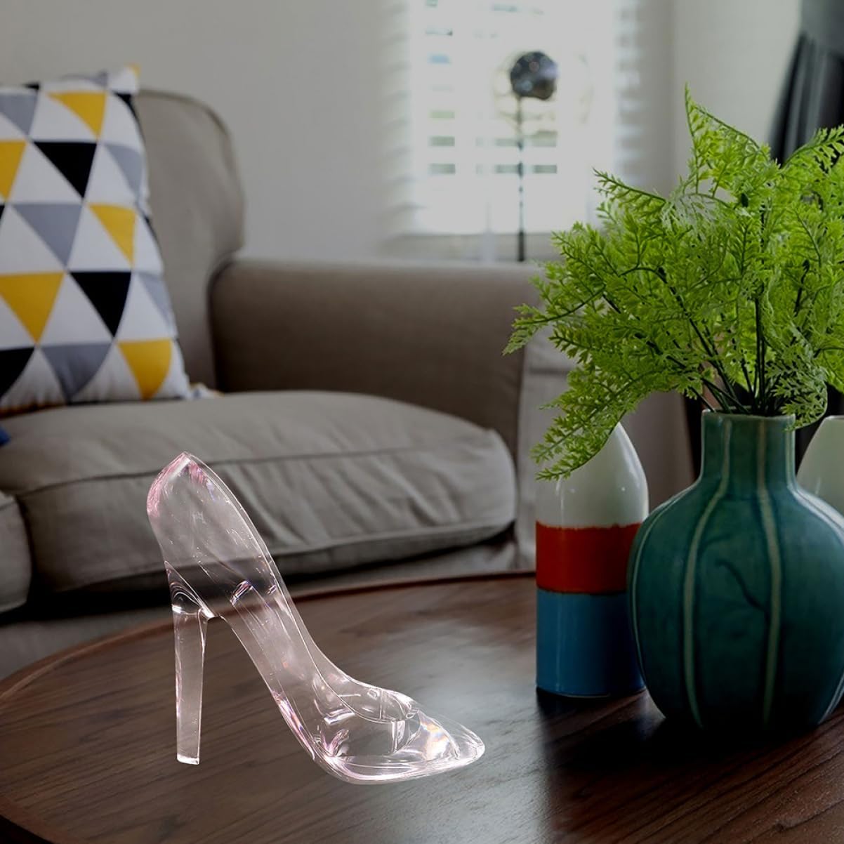 YARNOW 2Pcs Clear High Heel Shoe Ornaments Elegant Wedding Decor Versatile Birthday Unique Princess Style Accessories for Home Decoration and Special Occasions