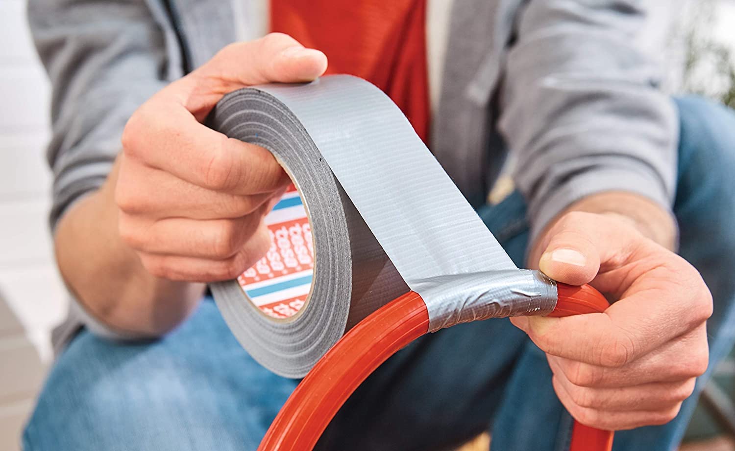Tesa 4615 Professional Universale - Nastro Americano Telato per Riparazioni, Fissaggio, Imballaggio, Marcatura e Sigillatura - Per interni ed esterni - (Grigio, 50 m)