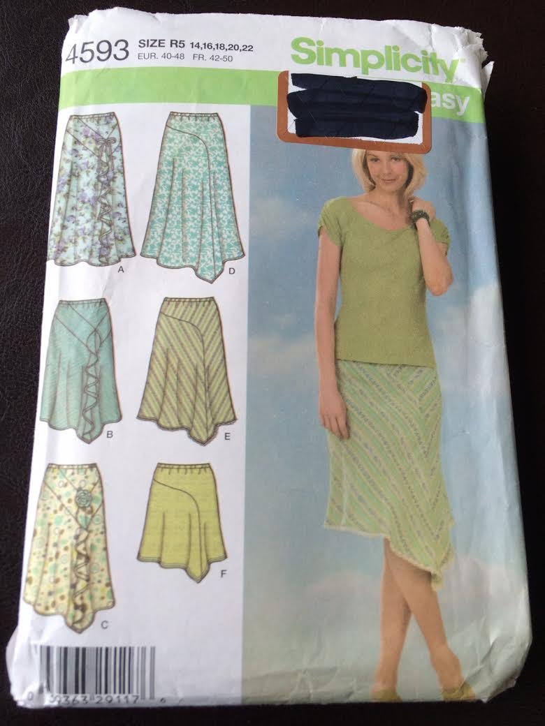 Patron Simplicity 4593 t-shirt avec variations de longueur en biais R5