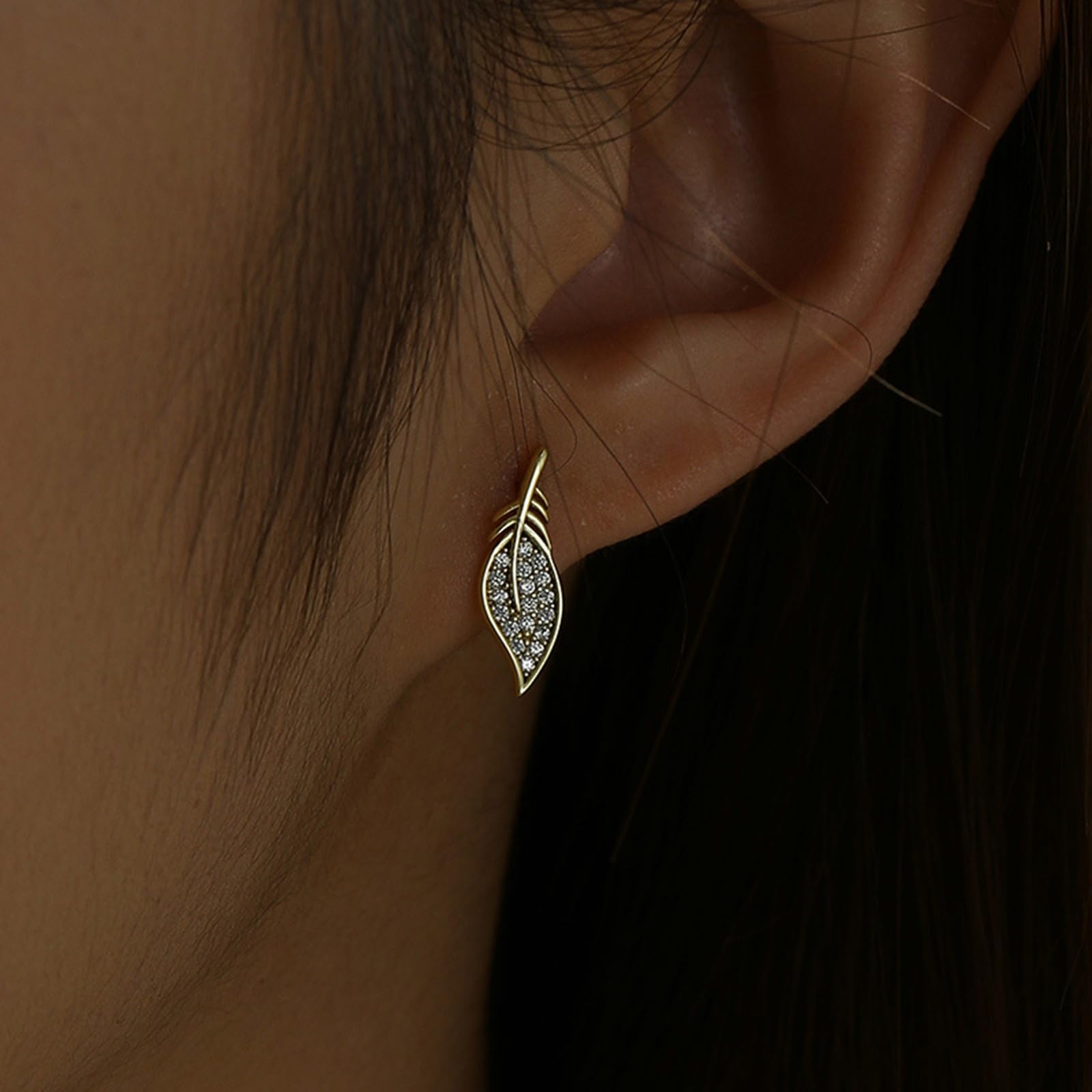 Pendientes con forma de hoja con moissanita