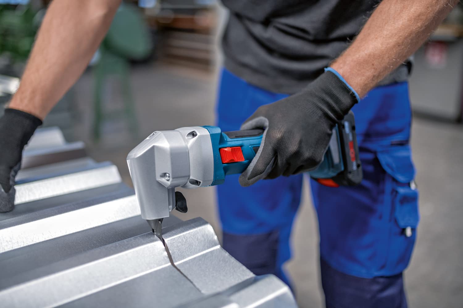 Bosch Professional 18V System Akku Nager GNA 18V-16 E (Leistung 700 W, bürstenlose Motortechnologie, ohne Akku/Ladegerät)