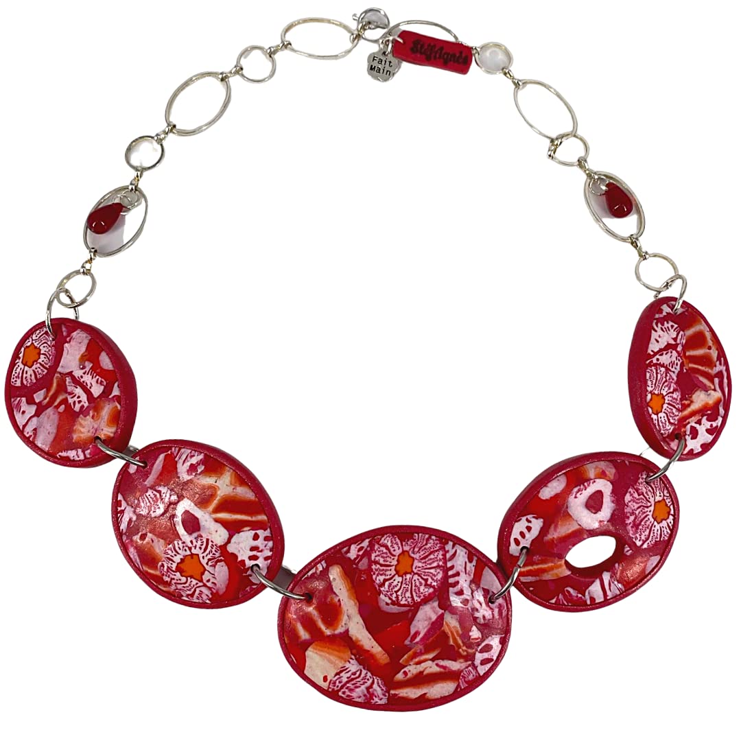 Collier court rouge et blanc modèle unique fait main au design artistique fleuri