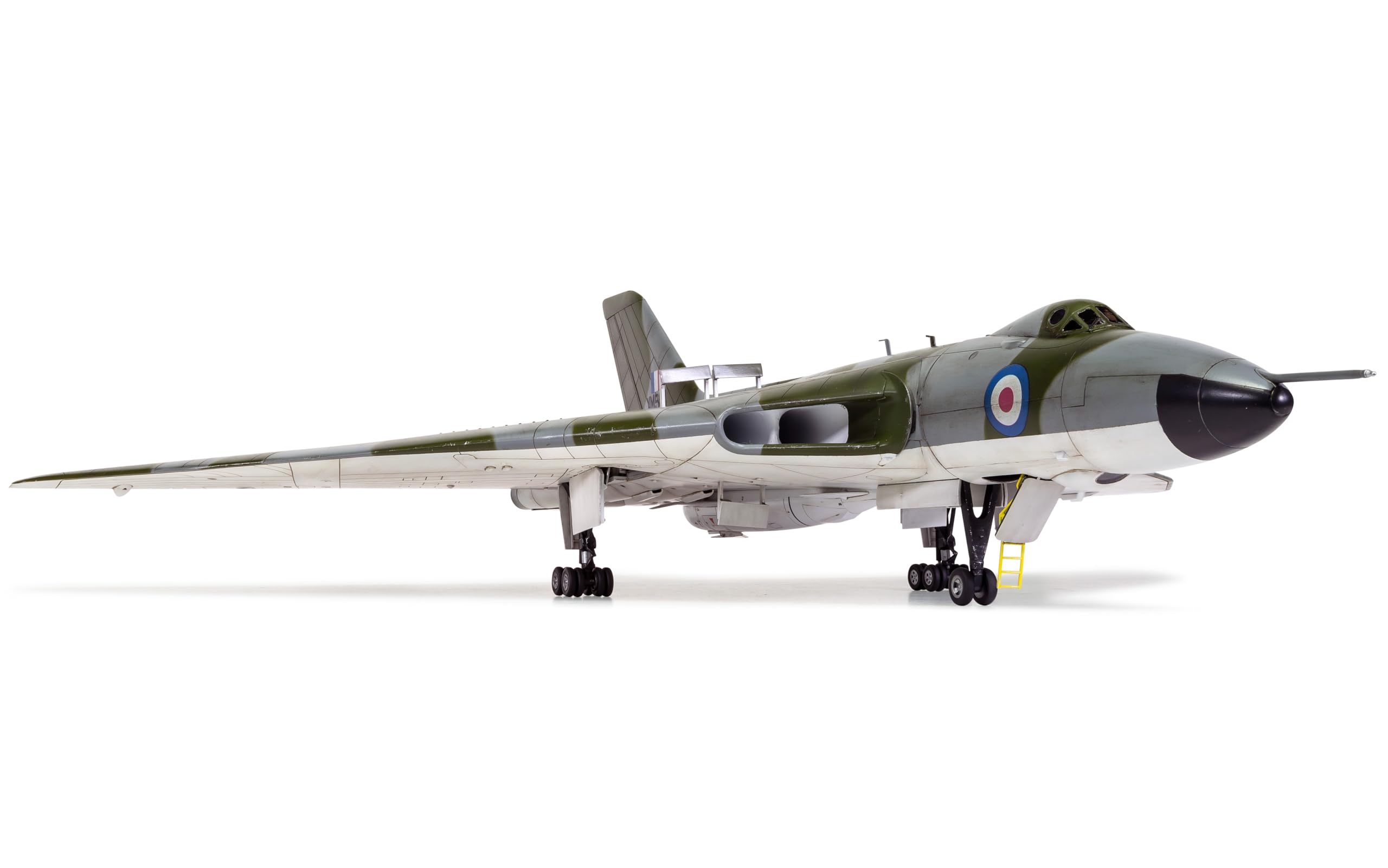 Amazon.com: Airfix Avro Vulcan B.2 1:72 Royal Military Aviation